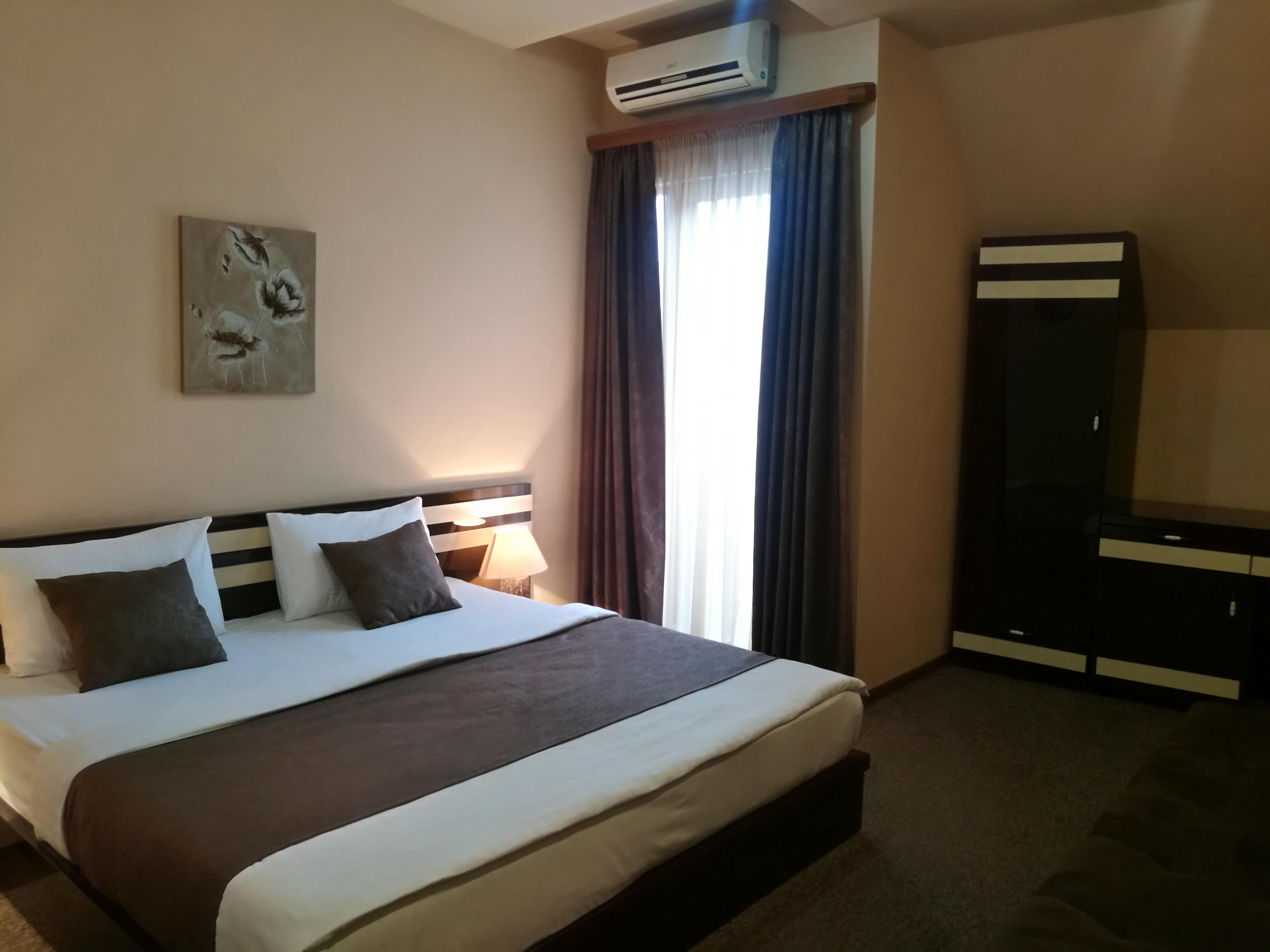 Hotel Diplomat Tbilisi Exteriör bild