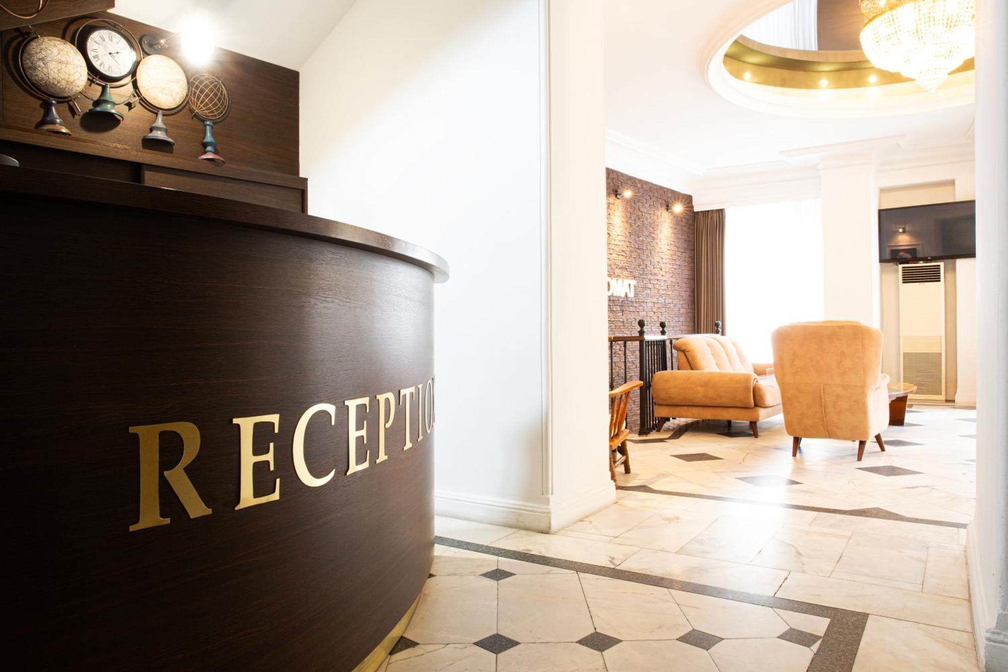 Hotel Diplomat Tbilisi Exteriör bild