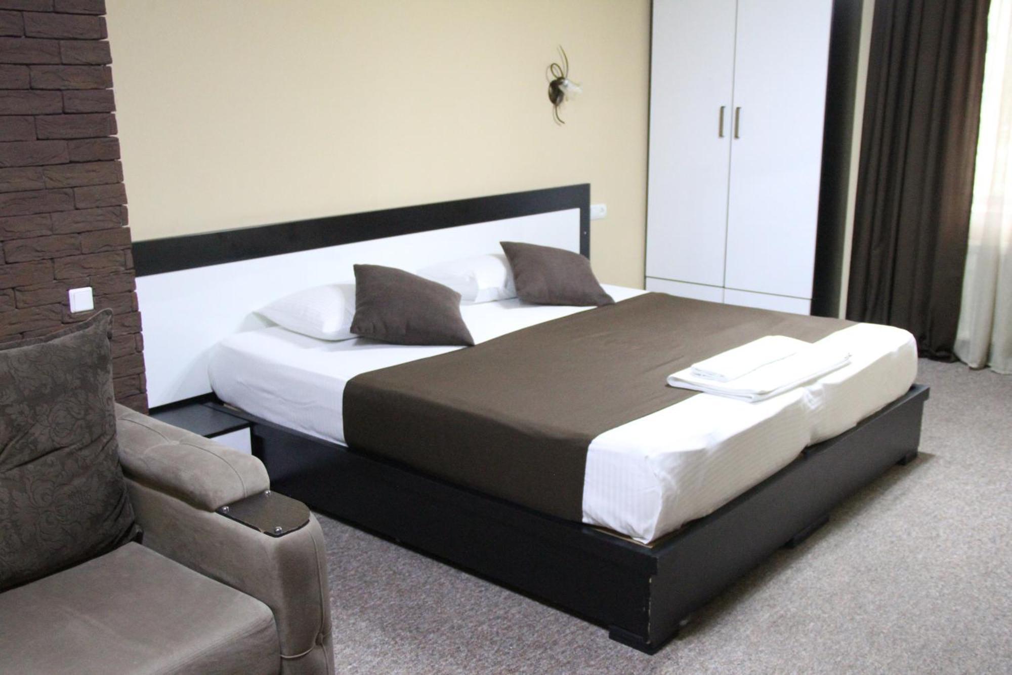 Hotel Diplomat Tbilisi Rum bild