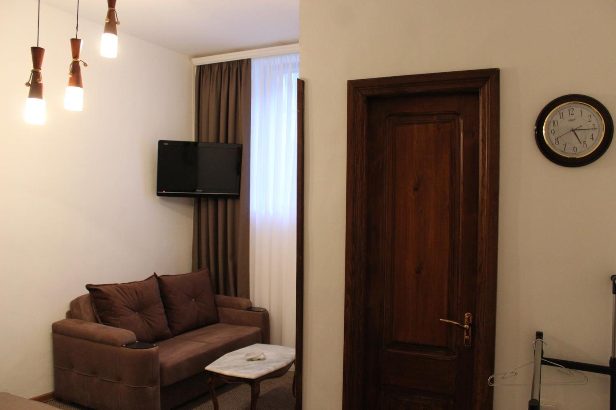 Hotel Diplomat Tbilisi Exteriör bild