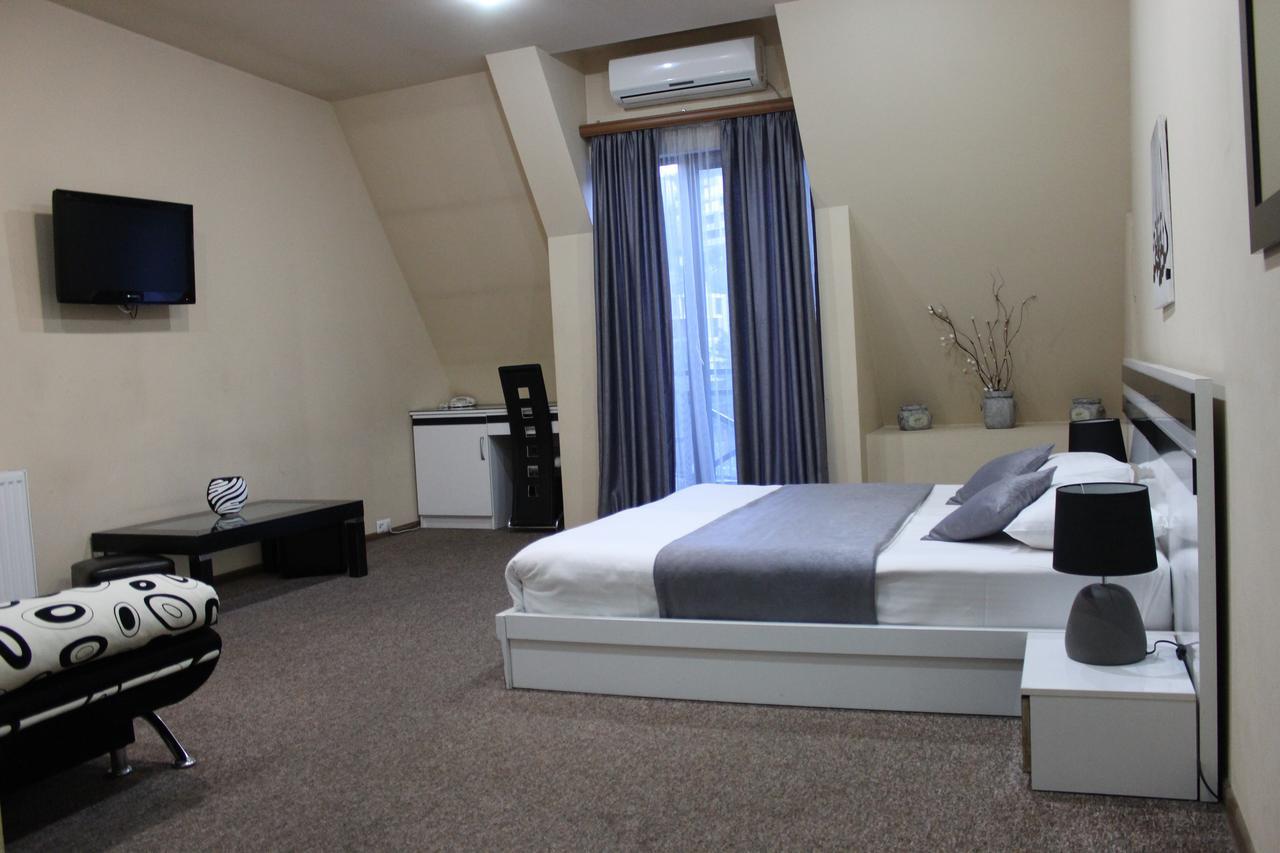 Hotel Diplomat Tbilisi Exteriör bild