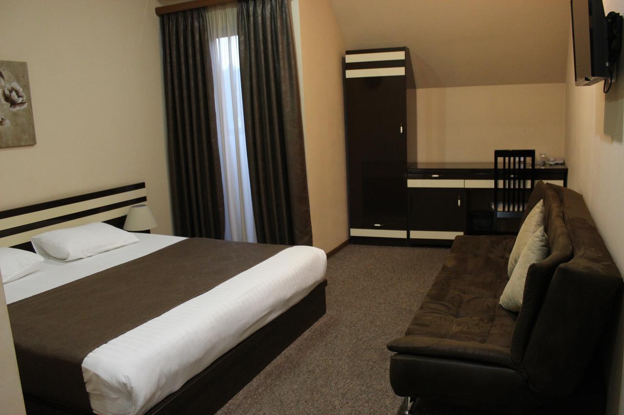 Hotel Diplomat Tbilisi Exteriör bild