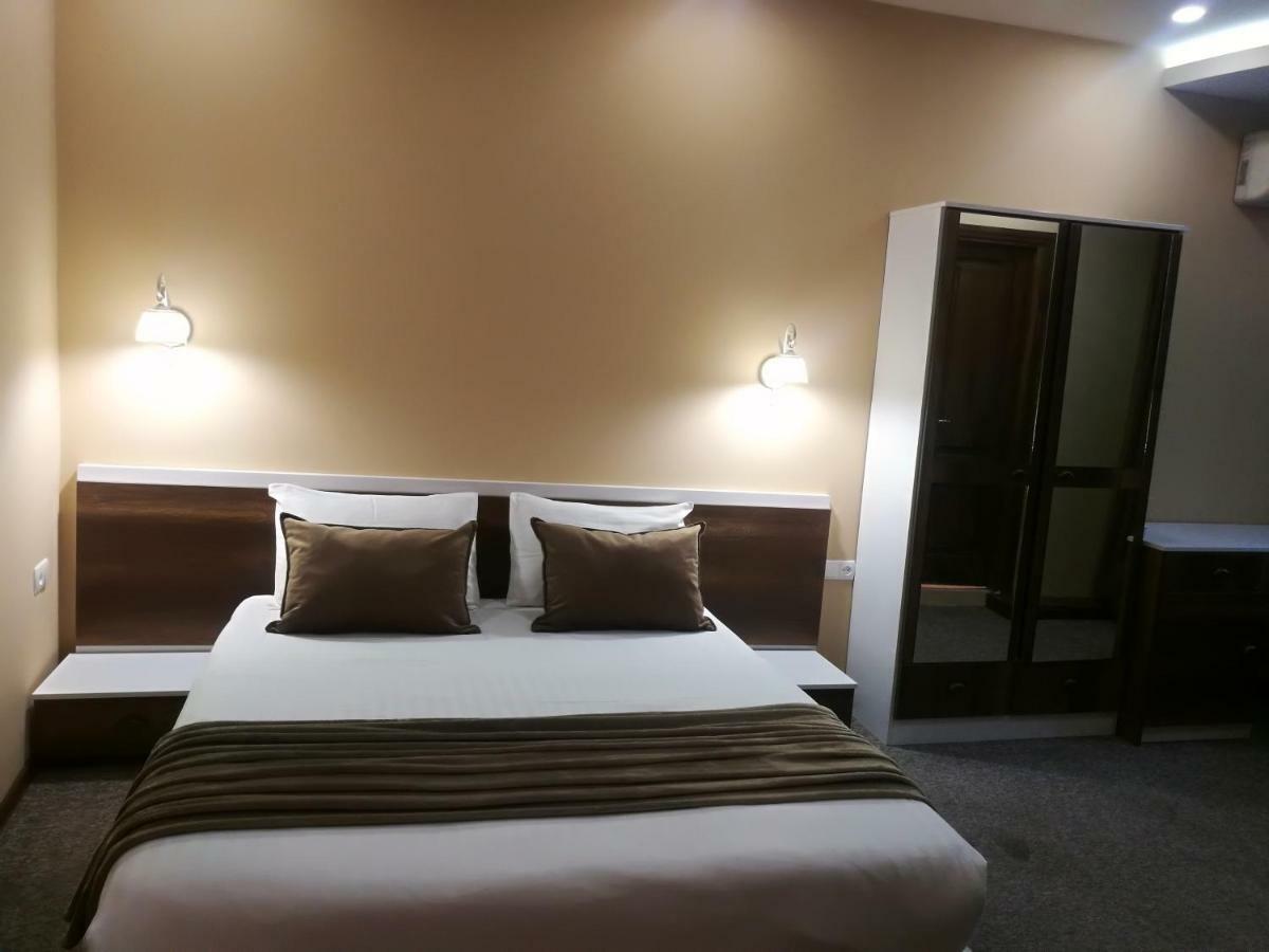 Hotel Diplomat Tbilisi Exteriör bild