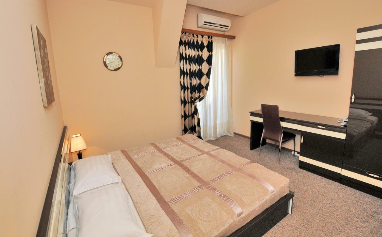 Hotel Diplomat Tbilisi Exteriör bild