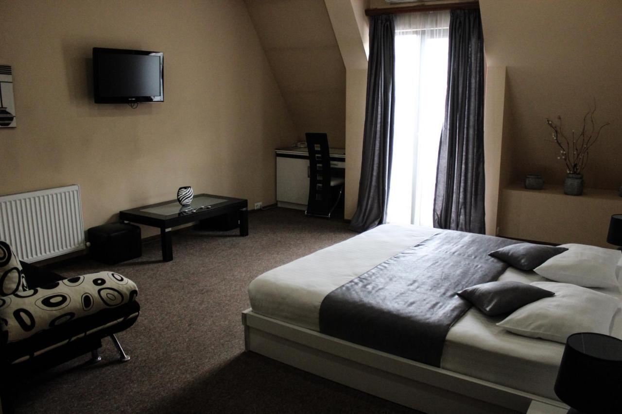 Hotel Diplomat Tbilisi Exteriör bild