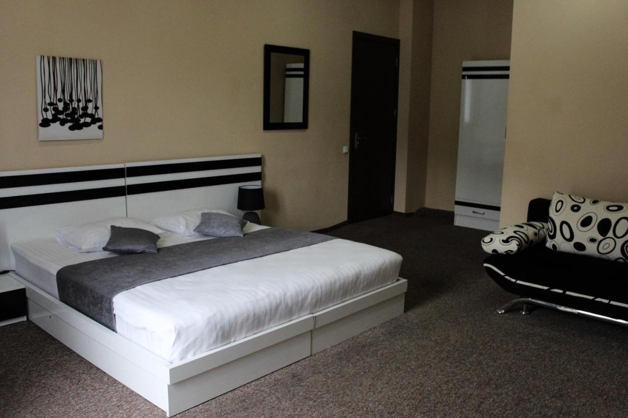 Hotel Diplomat Tbilisi Exteriör bild